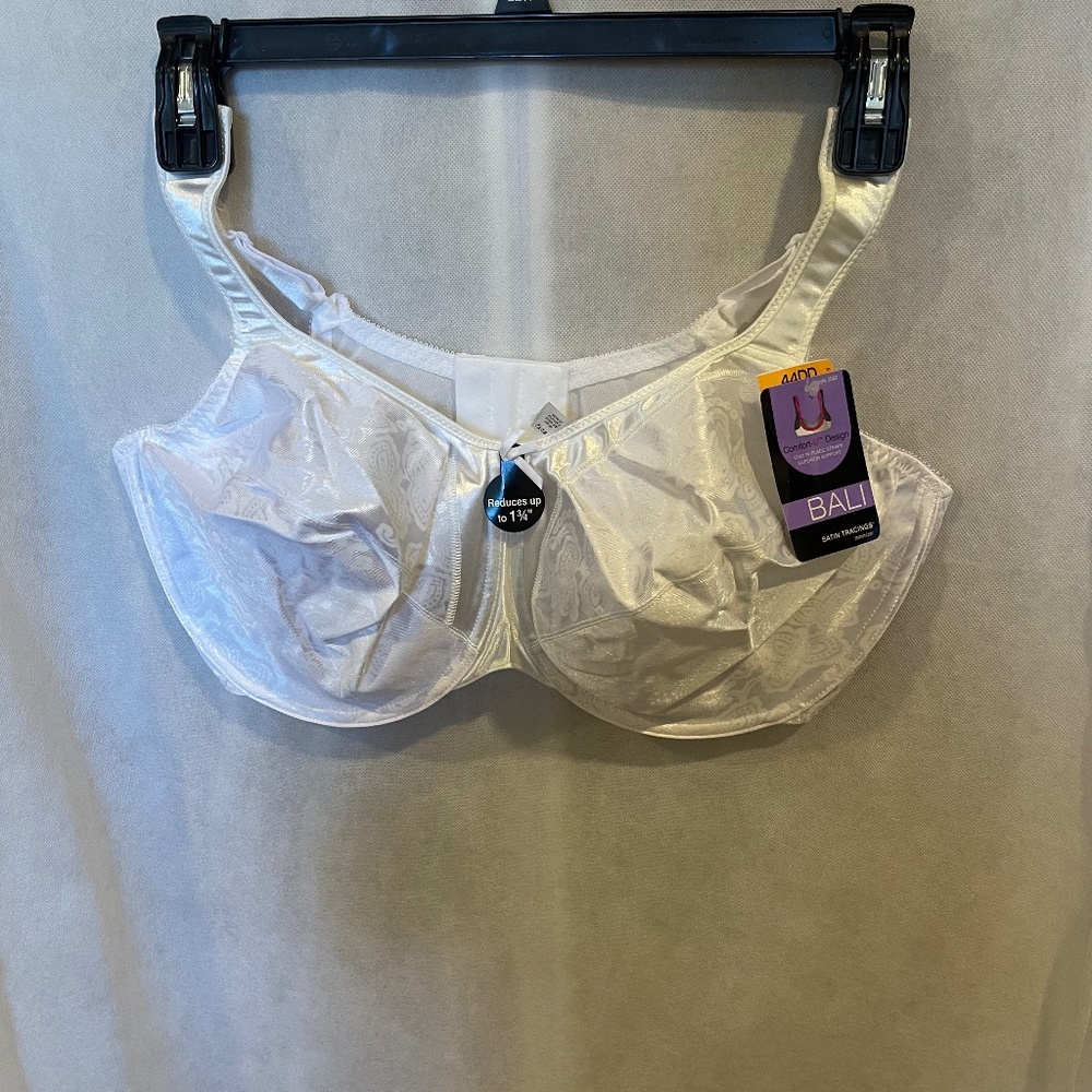 Pretty Bali Satin Tracings white underwire Bra 44 DD.  New with tags.